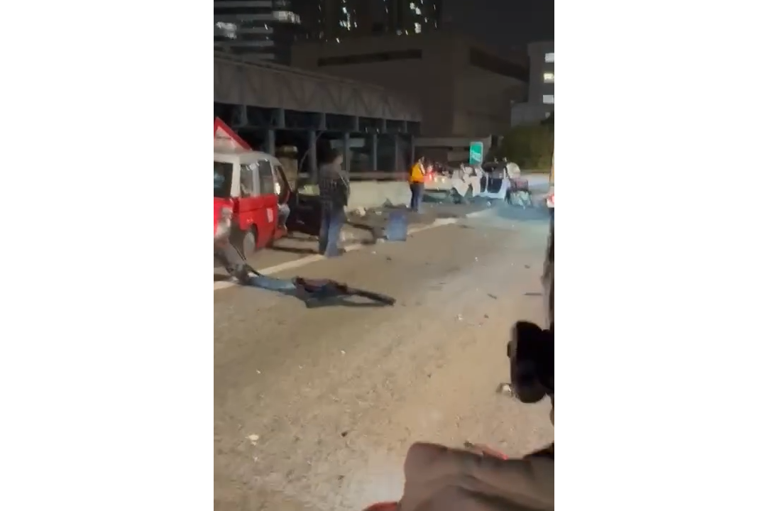 西九龍公路車禍疑的士切線撼私家車3人死。(影片截圖)