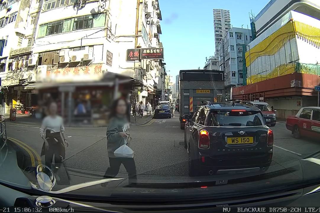 兩女九龍城撩司機搭順風車，網民思疑為「新騙局」。(影片截圖／FB@Kenny Lai)