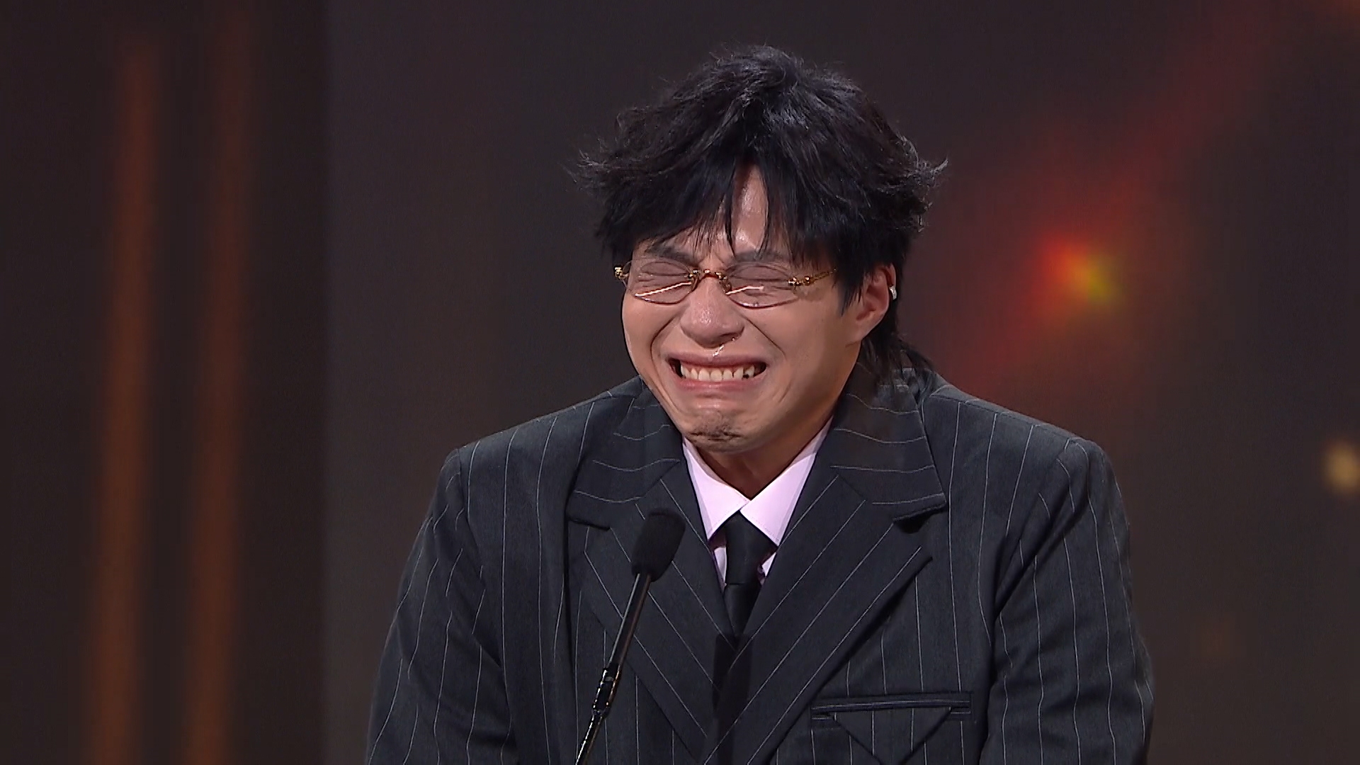 吳業坤奪男飛躍，但表情管理徹底失敗。