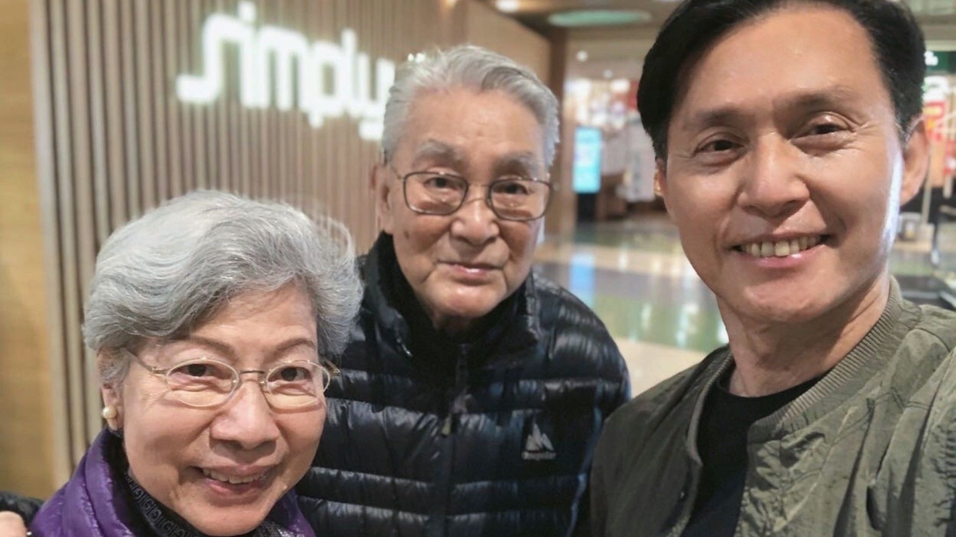 91歲周驄叔與88歲羅蘭姐面色紅潤。