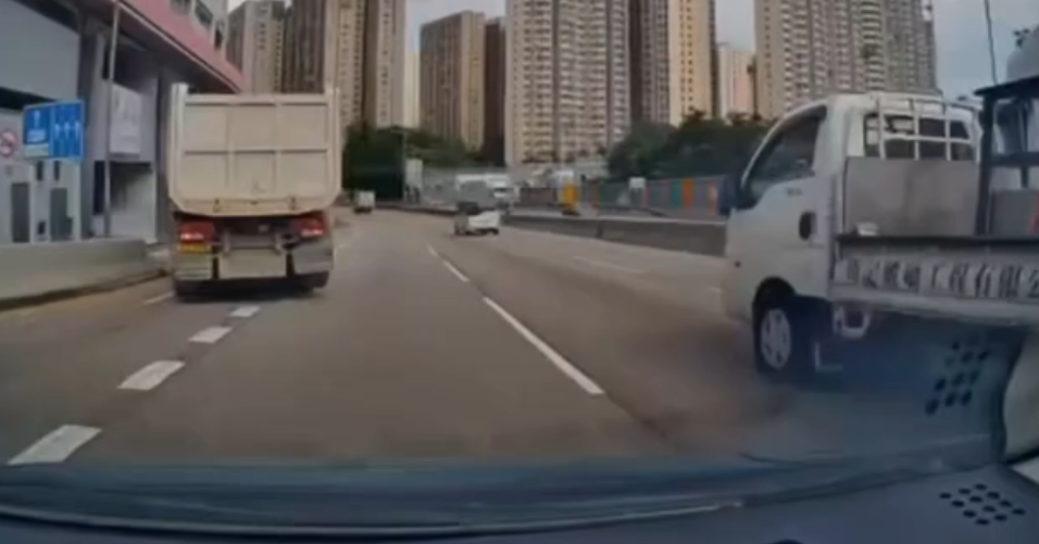 車Cam直擊｜泥頭車黃大仙與電單車起碰撞　鐵騎士飛出車外勁驚險