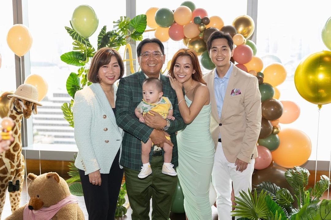 Asher外公有「物流大亨」之稱，擅於投資，身家估計至少6億元。