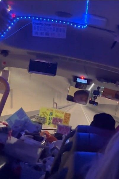 紅Van隧道車速開過百嚇壞乘客，網民留言大曬亡命小巴事蹟。(影片截圖)