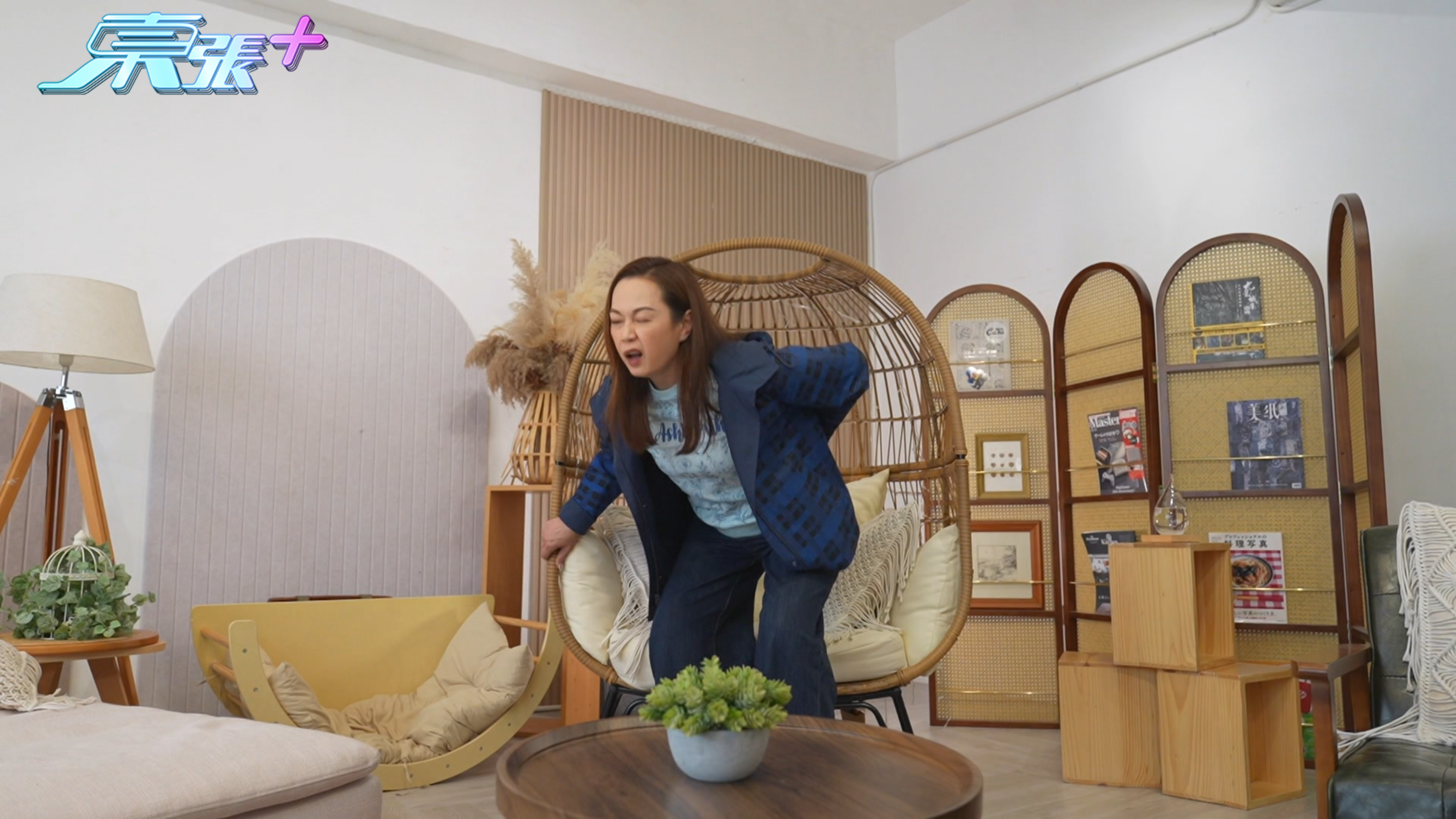 在節目專訪中，姚瑩瑩透露自己近年深受骨質流失問題困擾。她指出，每當上落樓梯時，膝蓋（菠蘿蓋）常會發出「咔咔聲」，感覺關節活動不順暢。