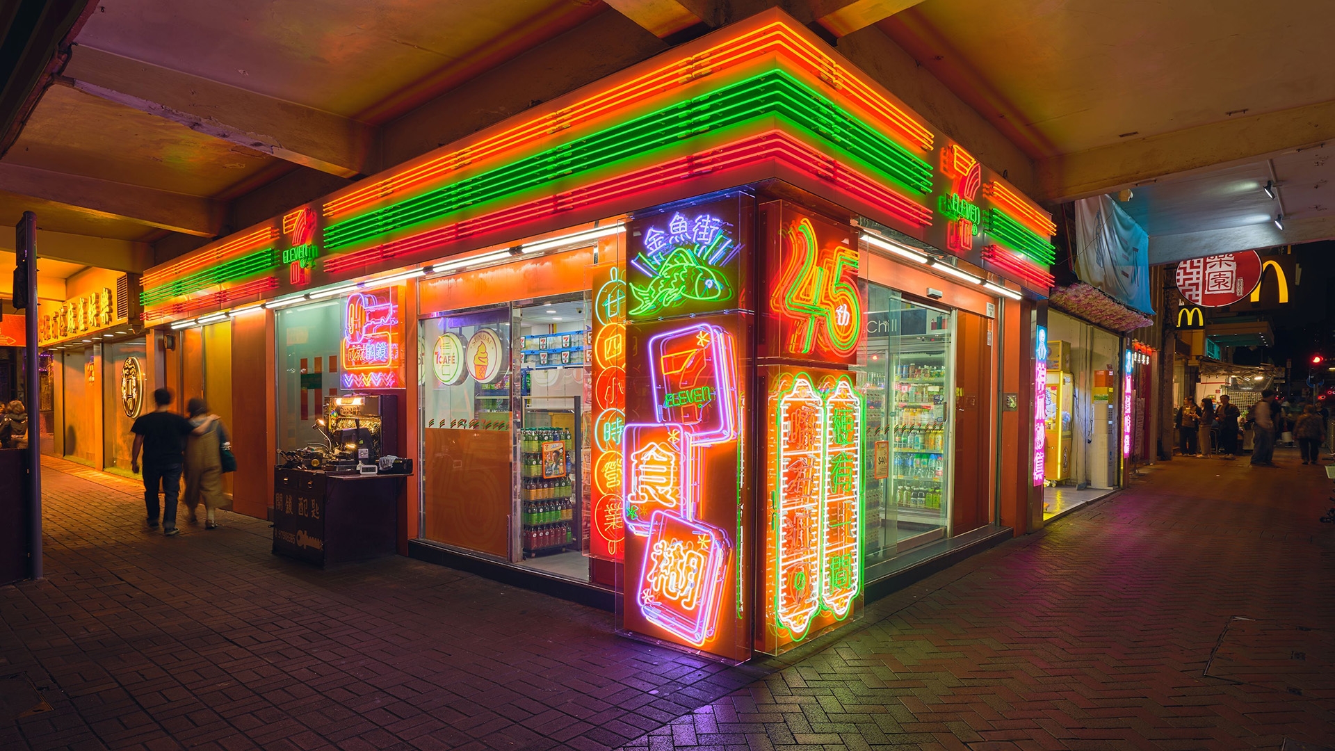 7‑Eleven 45 周年主題店：以霓虹燈及小巴牌設計演繹香港經典| DFI 零售集團