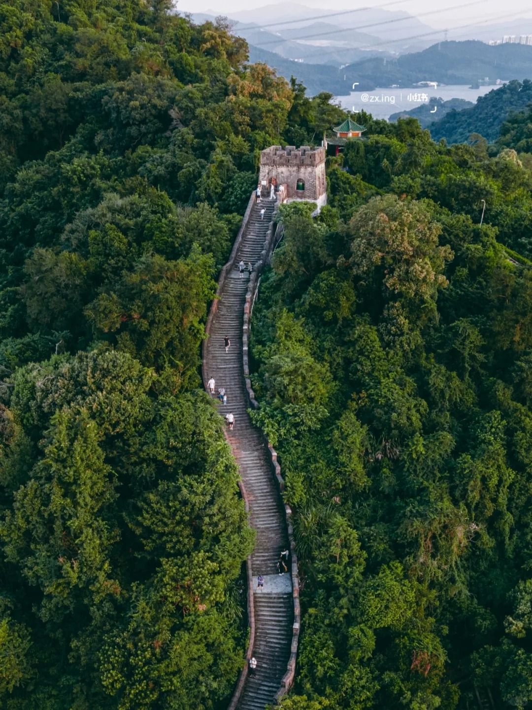 龍崗區大發現！深圳版萬里長城免費參觀｜坐彩色纜車｜1小時登頂睇梧桐山美景- 東張+