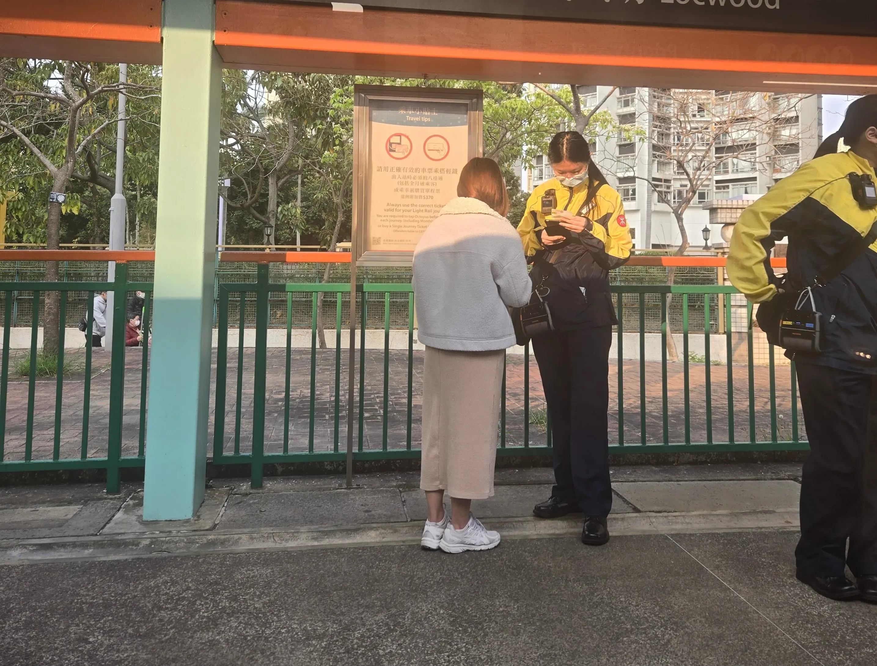 輕鐵後生女逃票斷正被罰款照片瘋傳