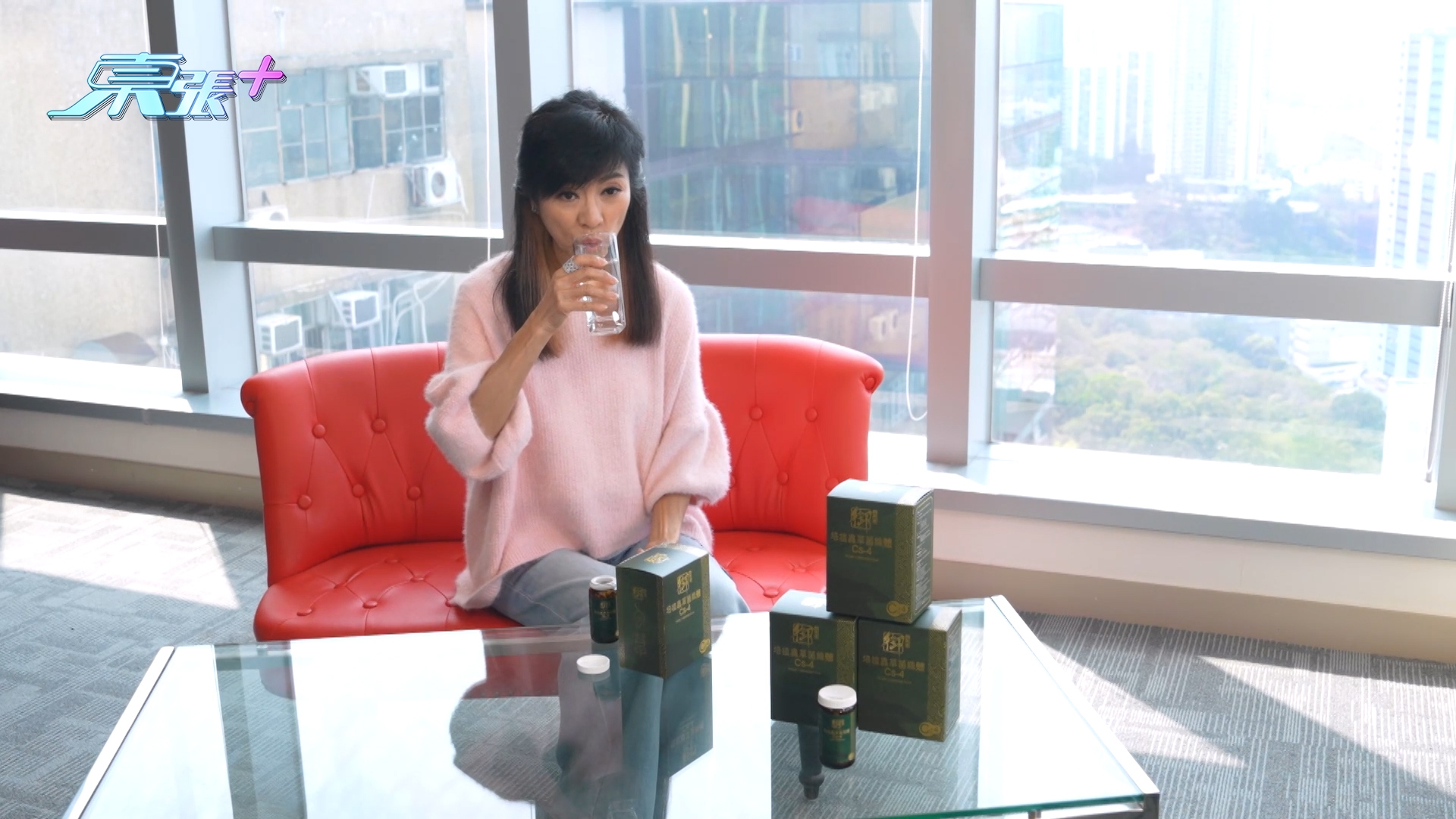 用家米雪姐當然識揀啦！ 米雪指，市場上有如此多隻「Cs-4」，如果要選擇，一定要選有大學臨床，以及註冊中成藥的培植蟲草Cs4，「我20年健康見證，我都係20年蟲草專家！」