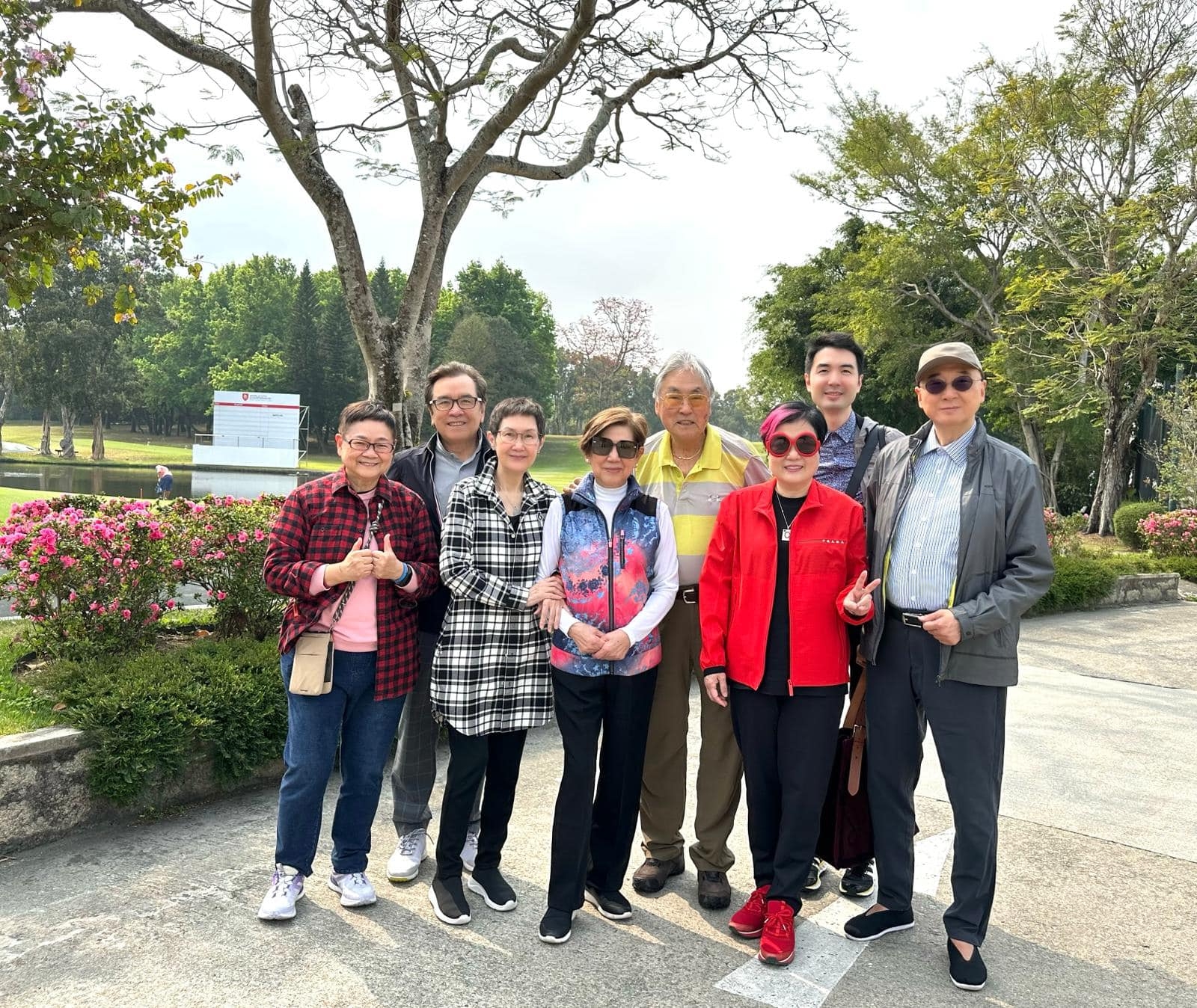 近日資深傳媒人汪曼玲喺社交平台貼出合照。(汪曼玲facebook圖片)