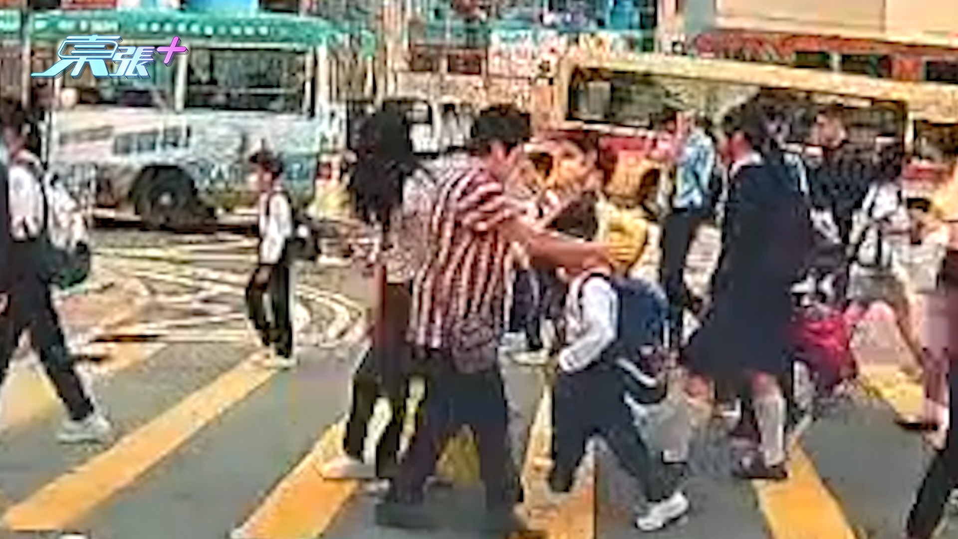 東張西望獨家｜阿婆過馬路掌摑路過細路　觀眾報警不受理轉報《東張》：希望家長小心