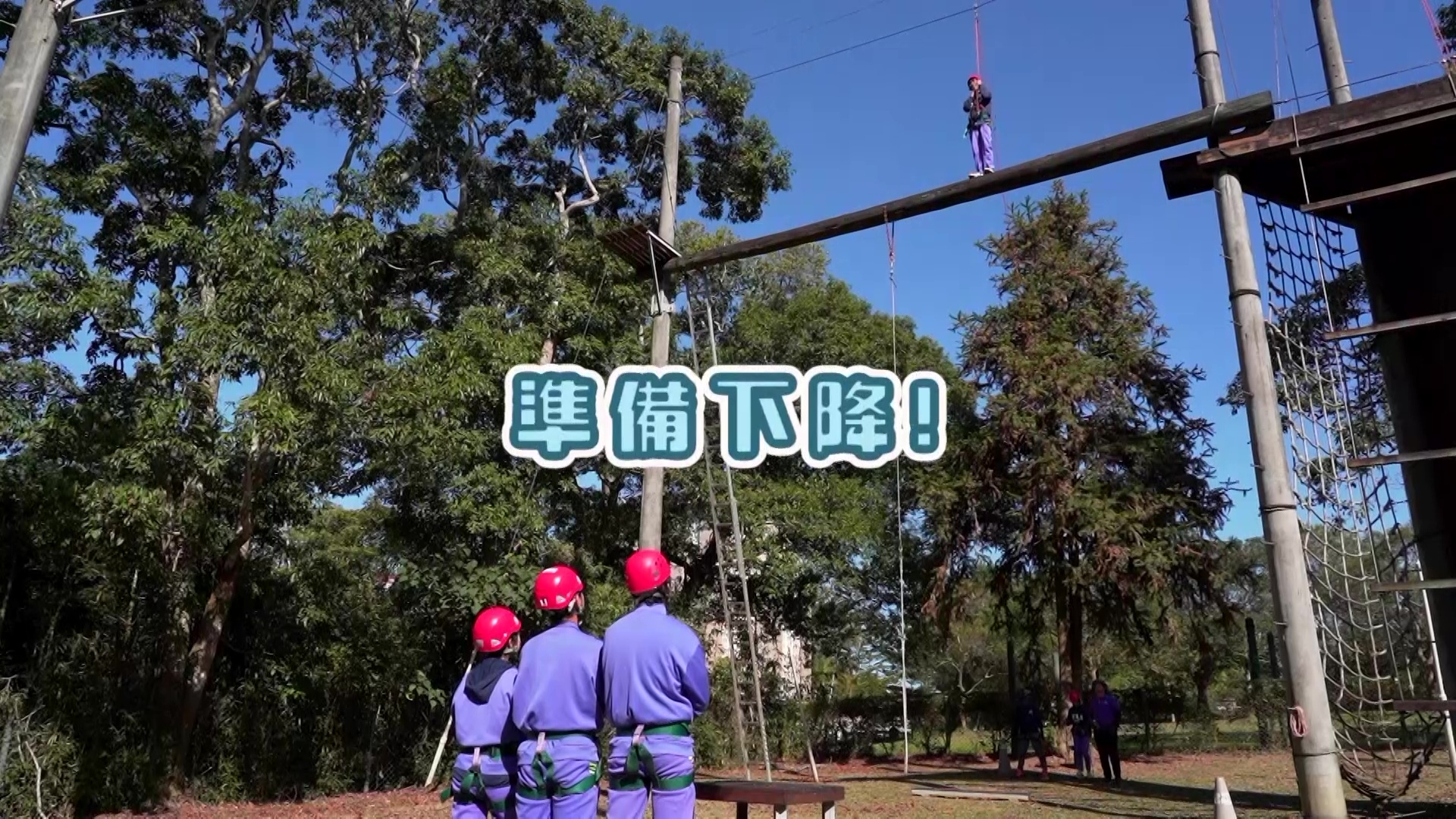 ，三 人去到一間初中體驗「堅‧離地」課程。