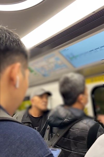港鐵MMA｜兩大叔爆粗互鬧仲批踭兼叉頸