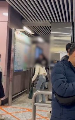 港鐵內地女疑逃票連環跳閘過程全拍下