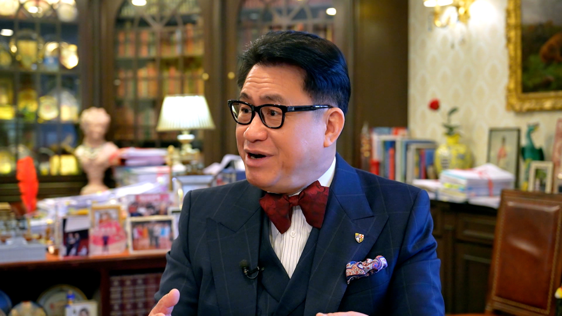 陸偉雄大律師表示，新業主不能以《簡樸房條例》要求租戶遷出，並指出該條例設有登記期12個月，及寬限期36個月。