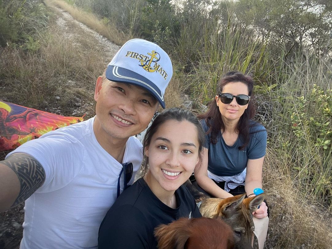 謝嘉怡指參選係為咗爸爸圓夢。