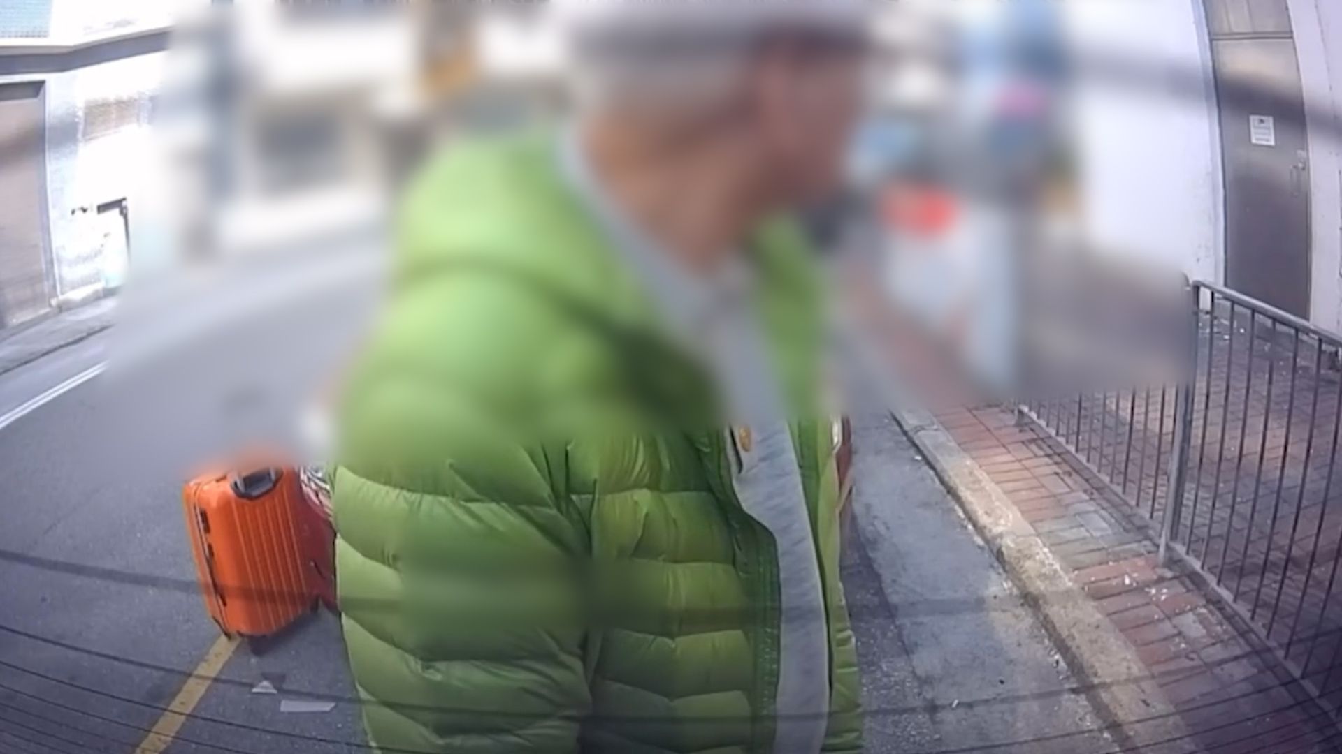 大角咀無品男隨地小便過程全被車Cam拍下