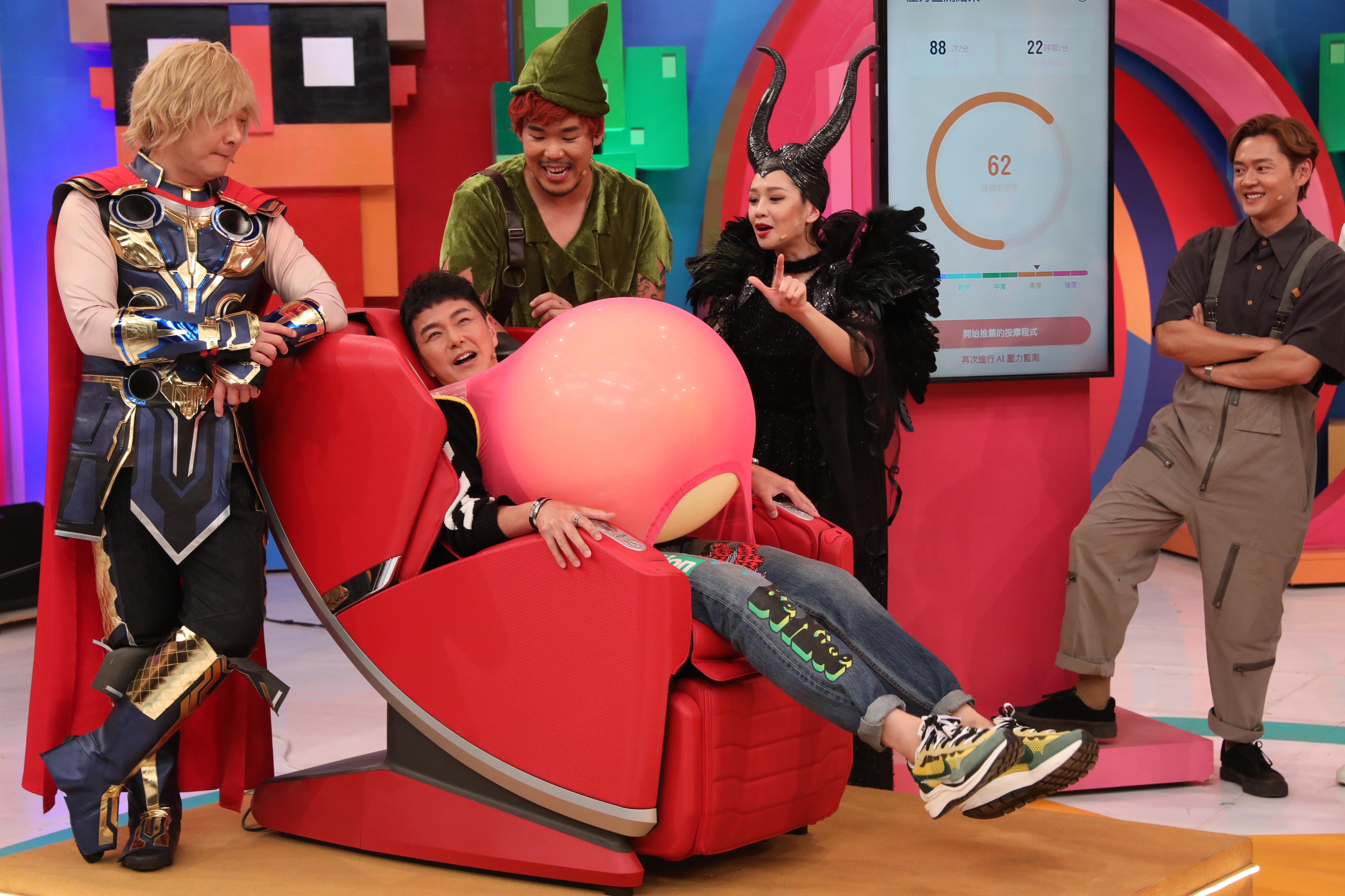 Edwin喺今集播出之後，唔知會唔會受到家暴呢？(注意圖右花生友張振朗)