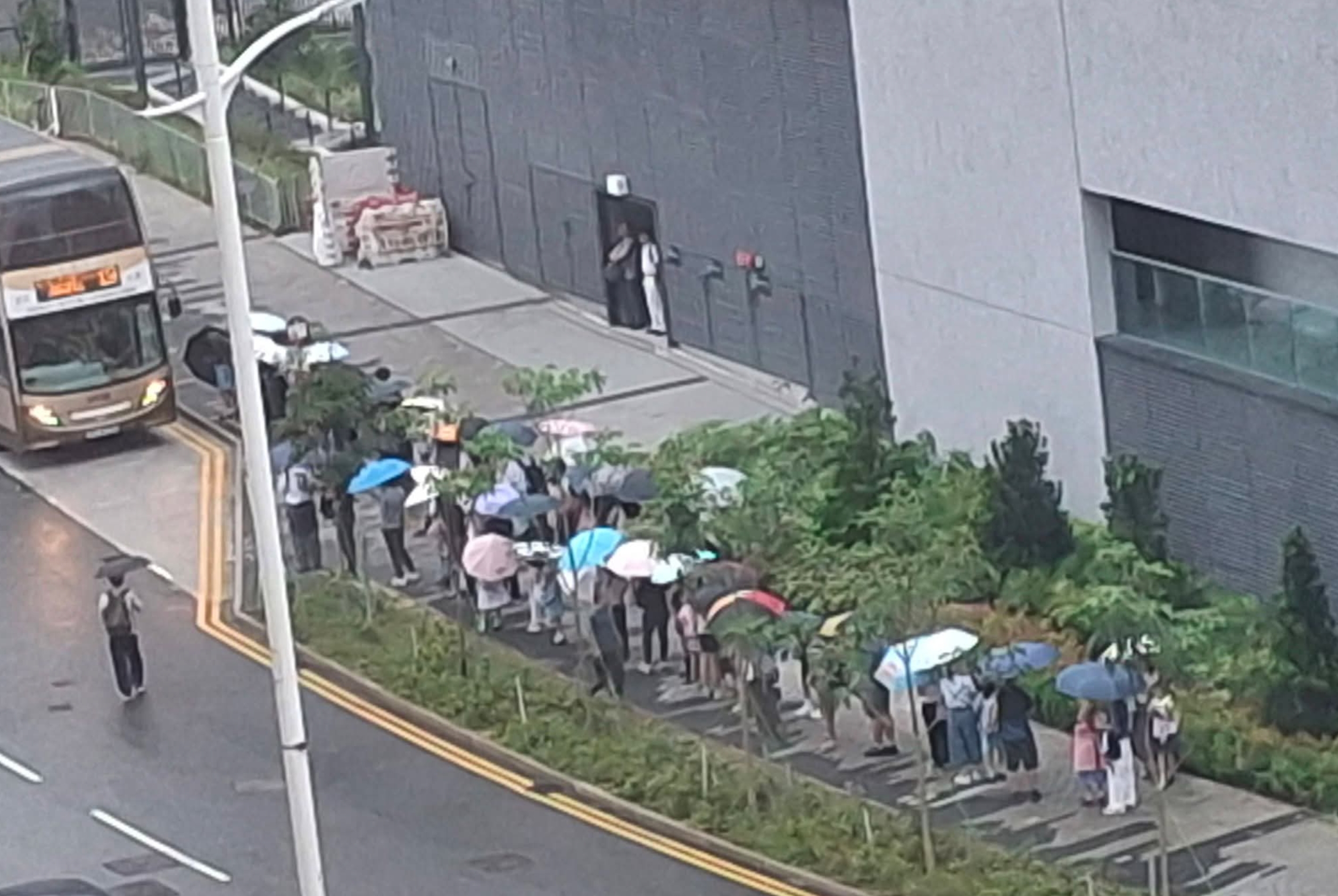 東張西望報料｜開學日大混亂！安達臣交通再成重災區　報料人：得一條小巴線 （觀眾陳先生報料提供）