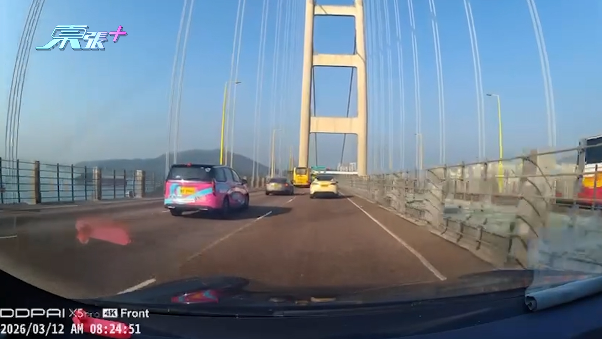 車Cam直擊｜青馬大橋10車串燒事發一刻曝光！白色Tesla遭後車直撞