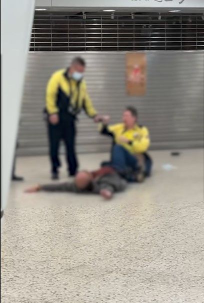 觀塘港鐵站爆4人混戰疑醉酒鬧事