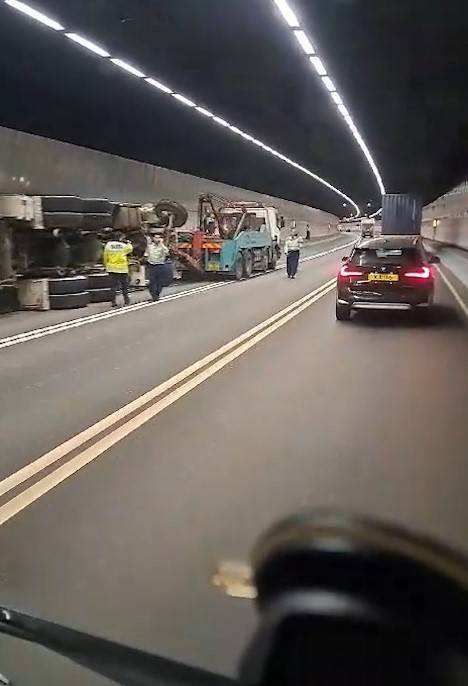 尖山隧道車禍。(影片截圖／FB@Bosco Chu)