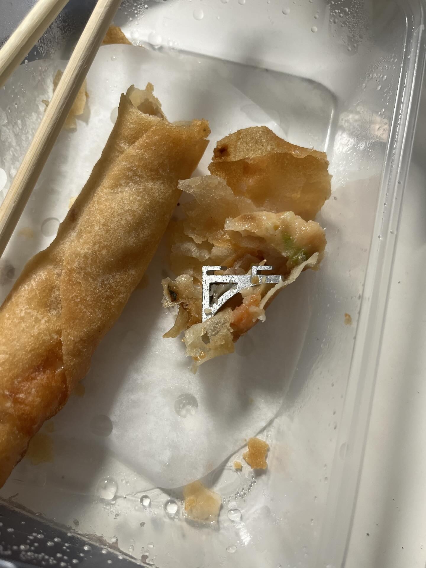 旺角點心店春卷內藏金屬「隨時咬崩牙」　事主：好彩咬得細力