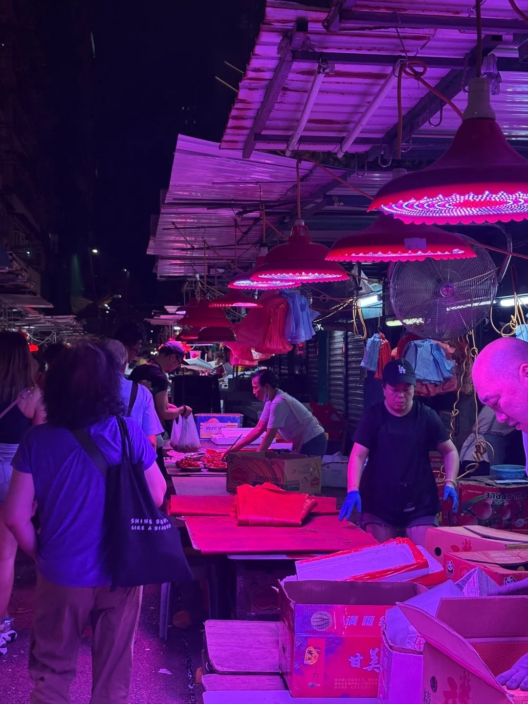 假鈔重現｜旺角水果攤疑找$100假鈔