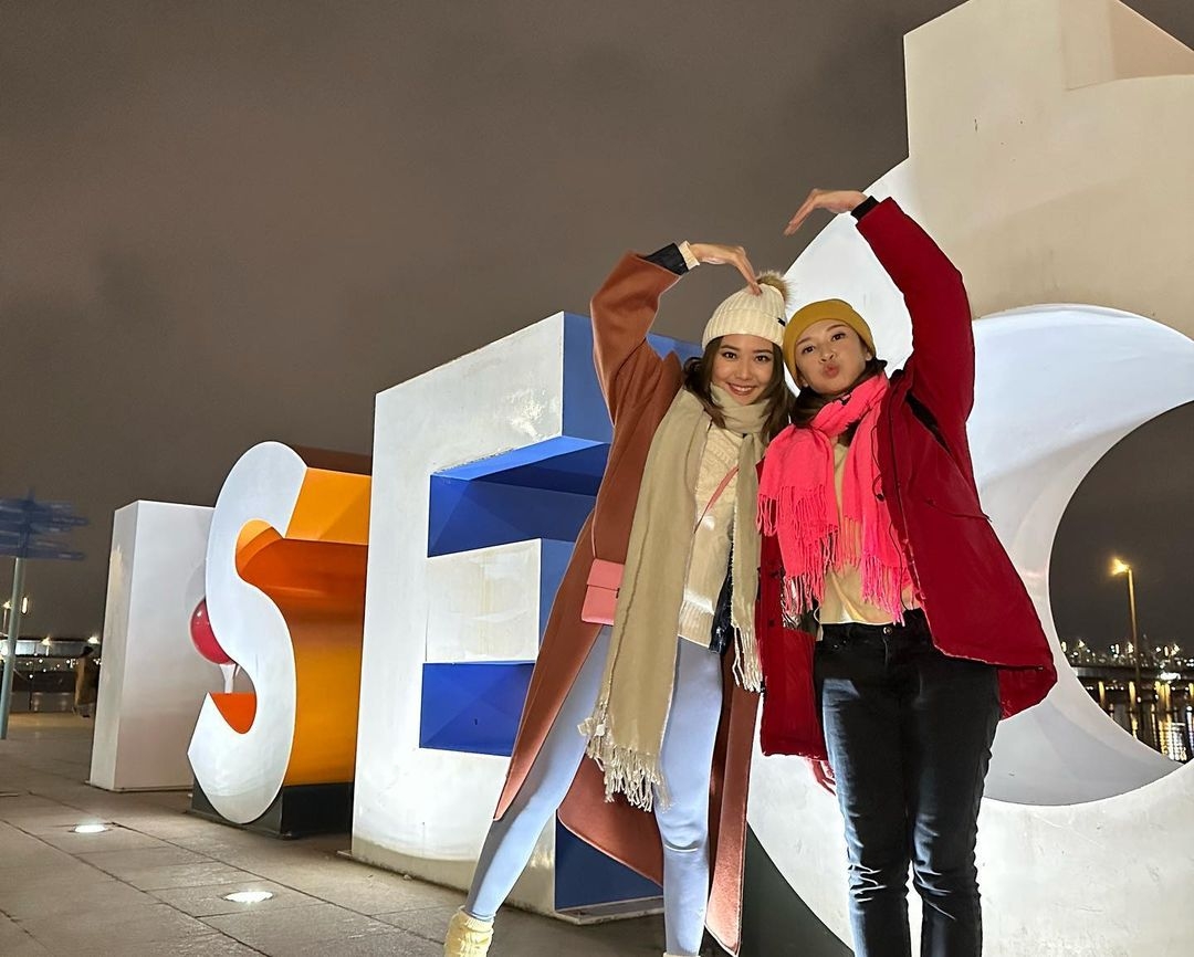 第二組出發嘅主持係麥美恩同戴祖儀。