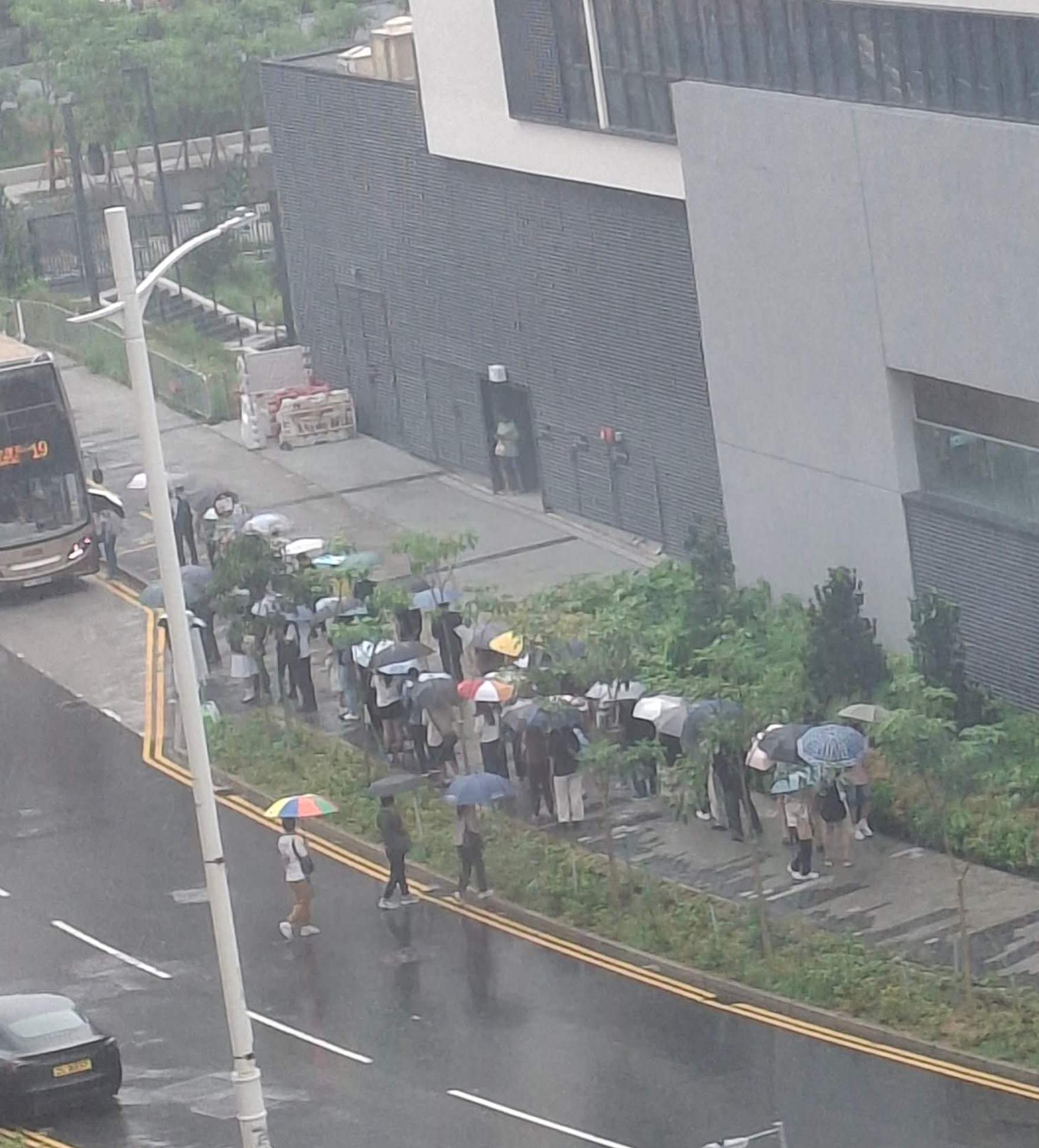 東張西望報料｜開學日大混亂！安達臣交通再成重災區　報料人：得一條小巴線 （觀眾陳先生報料提供）