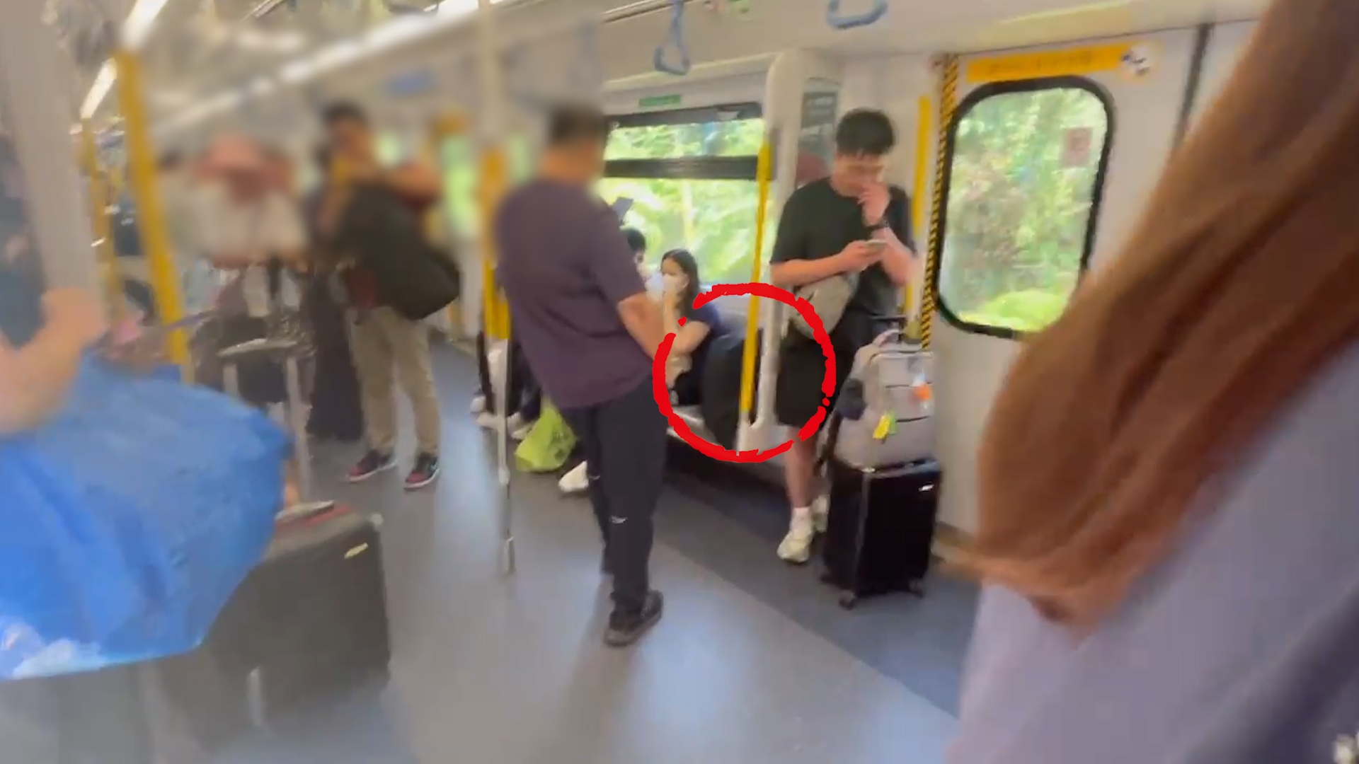 東張西望報料｜東鐵普通話大叔擺袋霸位唔畀人坐　被全車人鬧仲聲大夾惡理論