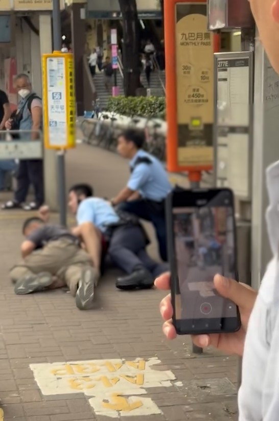 上水雙程證男子偷豬肉店鐵鈎　警員巴士站展「追鈎行動」撳地制服
