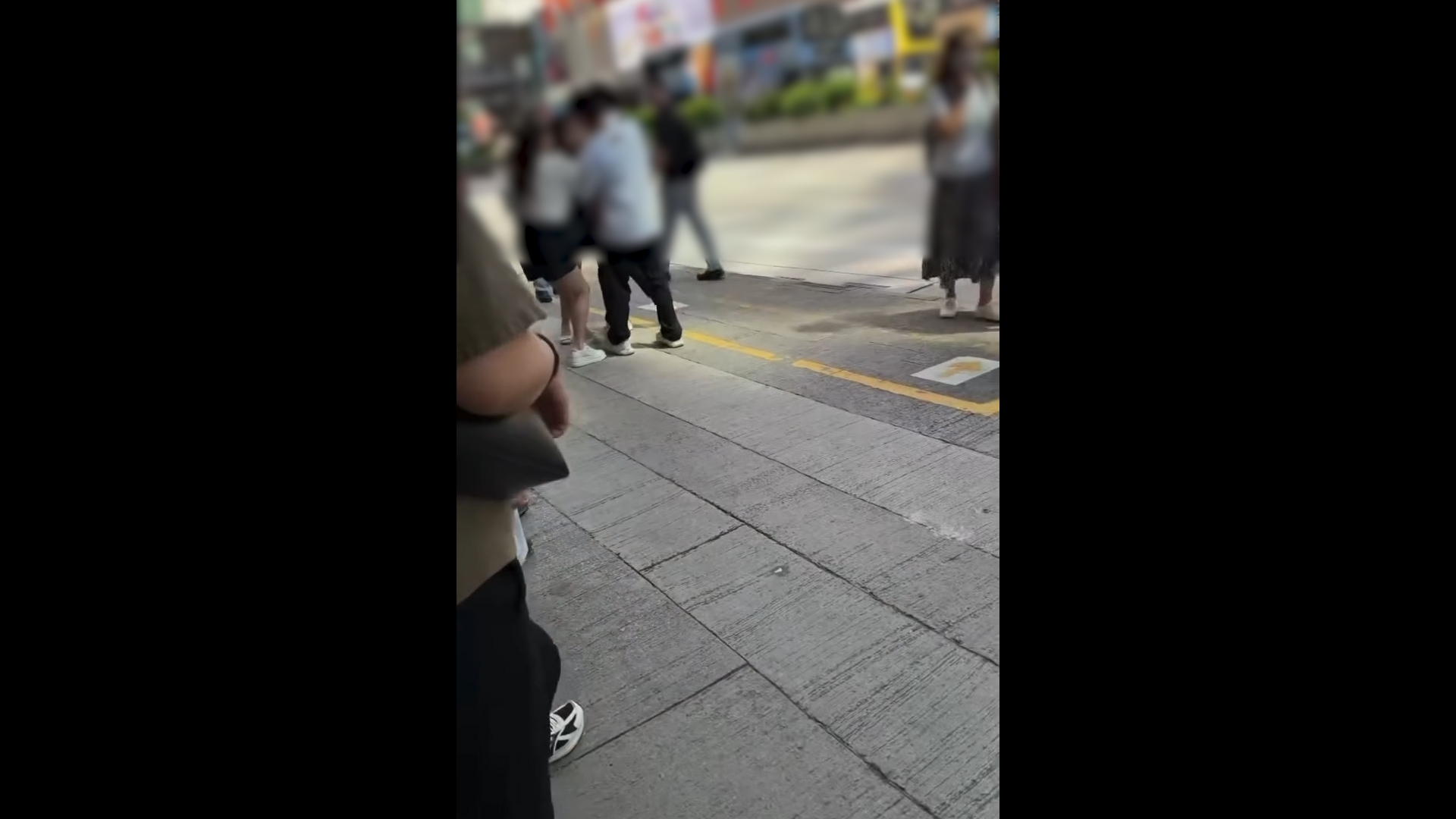 旺角MMA｜「麻甩佬」疑做Facial唔俾錢　女職員街頭追人搶電話惹關注