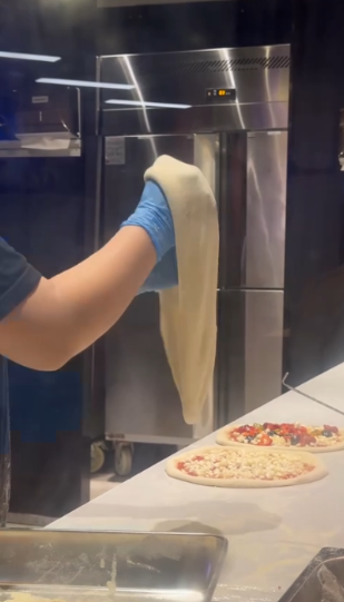 紅磡Pizza店曱甴周圍走