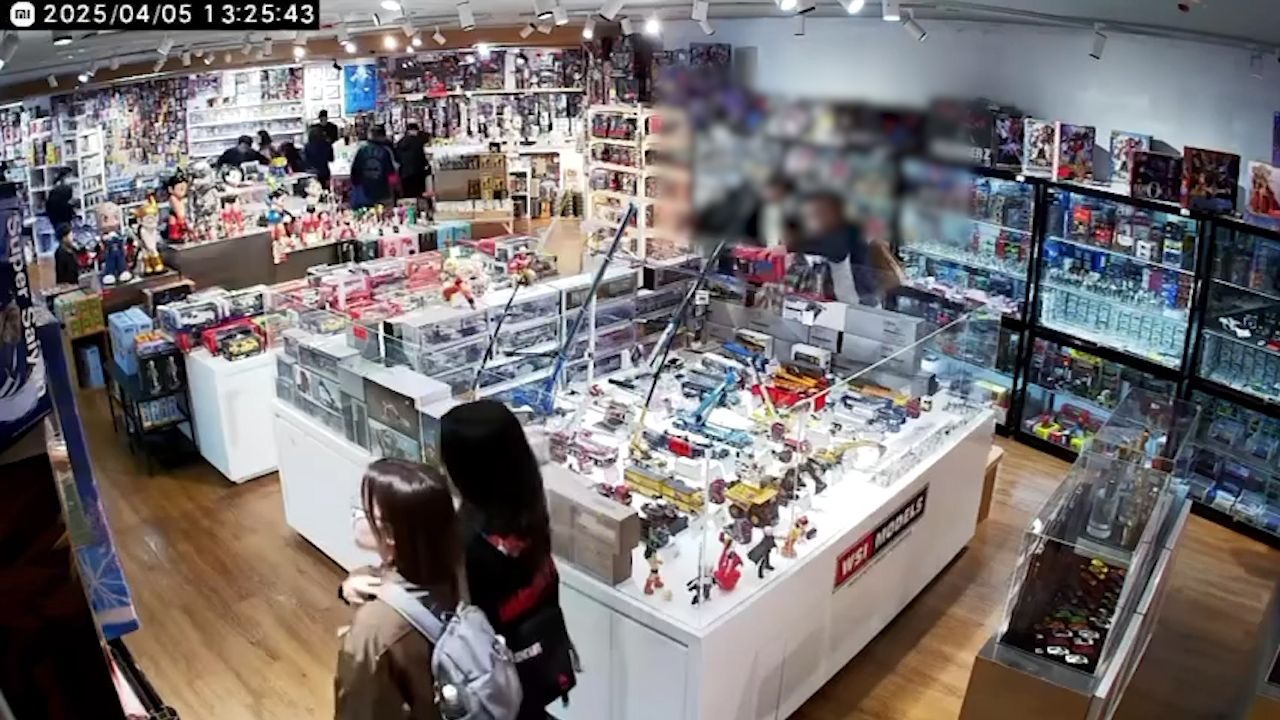 銅鑼灣男子疑攜小童偷千元模型車