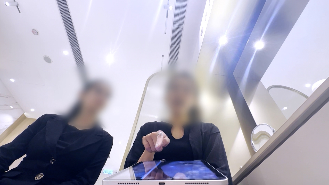 阿May指，使用外國職員是因為本地人有「祟洋心態」，覺得可信性較高。
