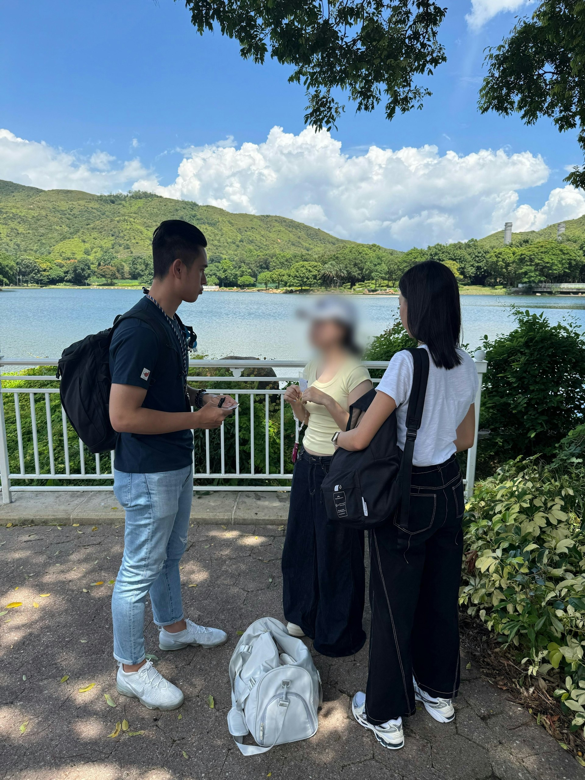 入境處人員在行動中拘捕10人。（入境處圖片）