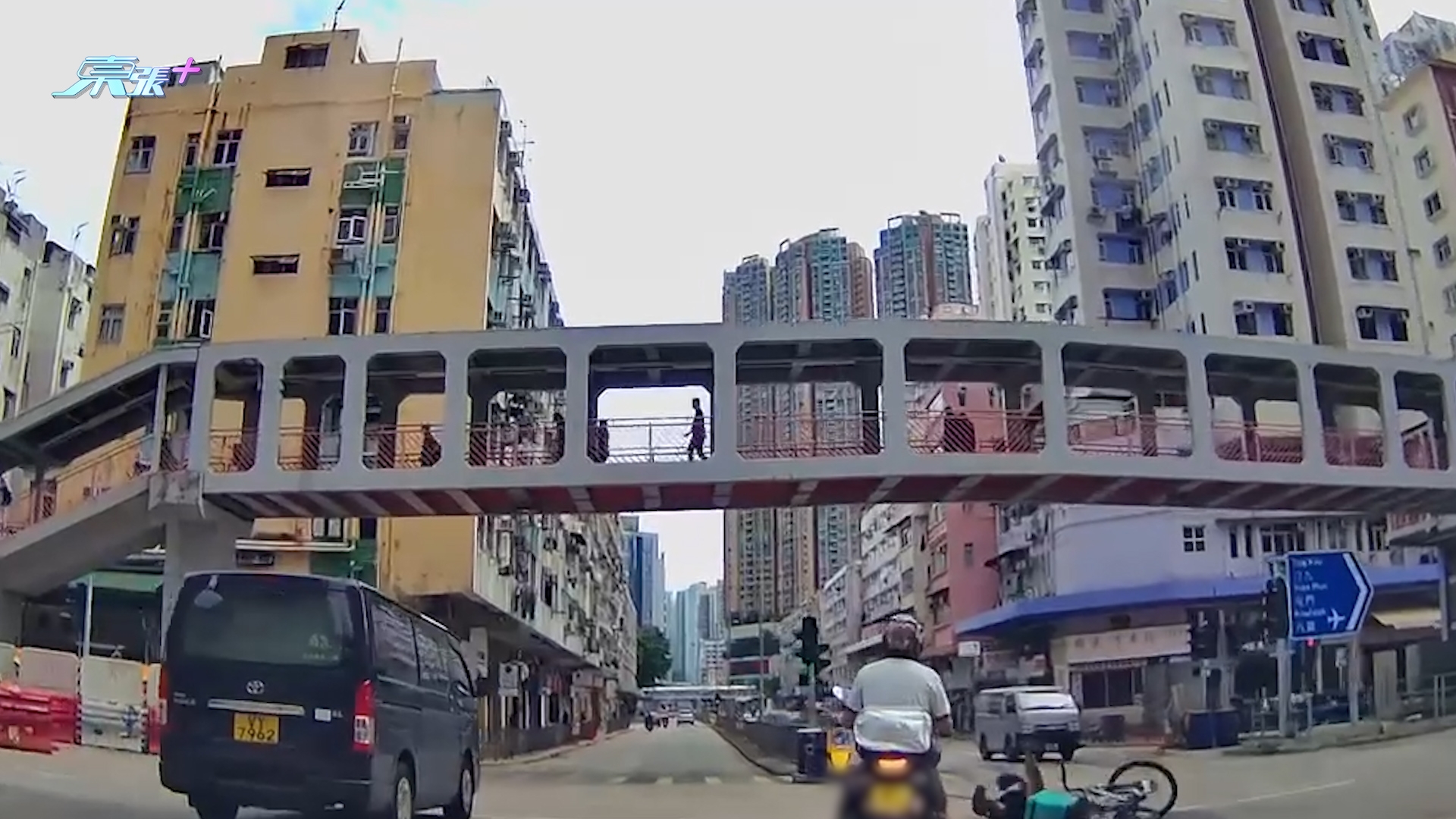 車Cam直擊｜荃灣電單車VS電動單車　馬路橫行撞鐵騎士仲反鬧對方