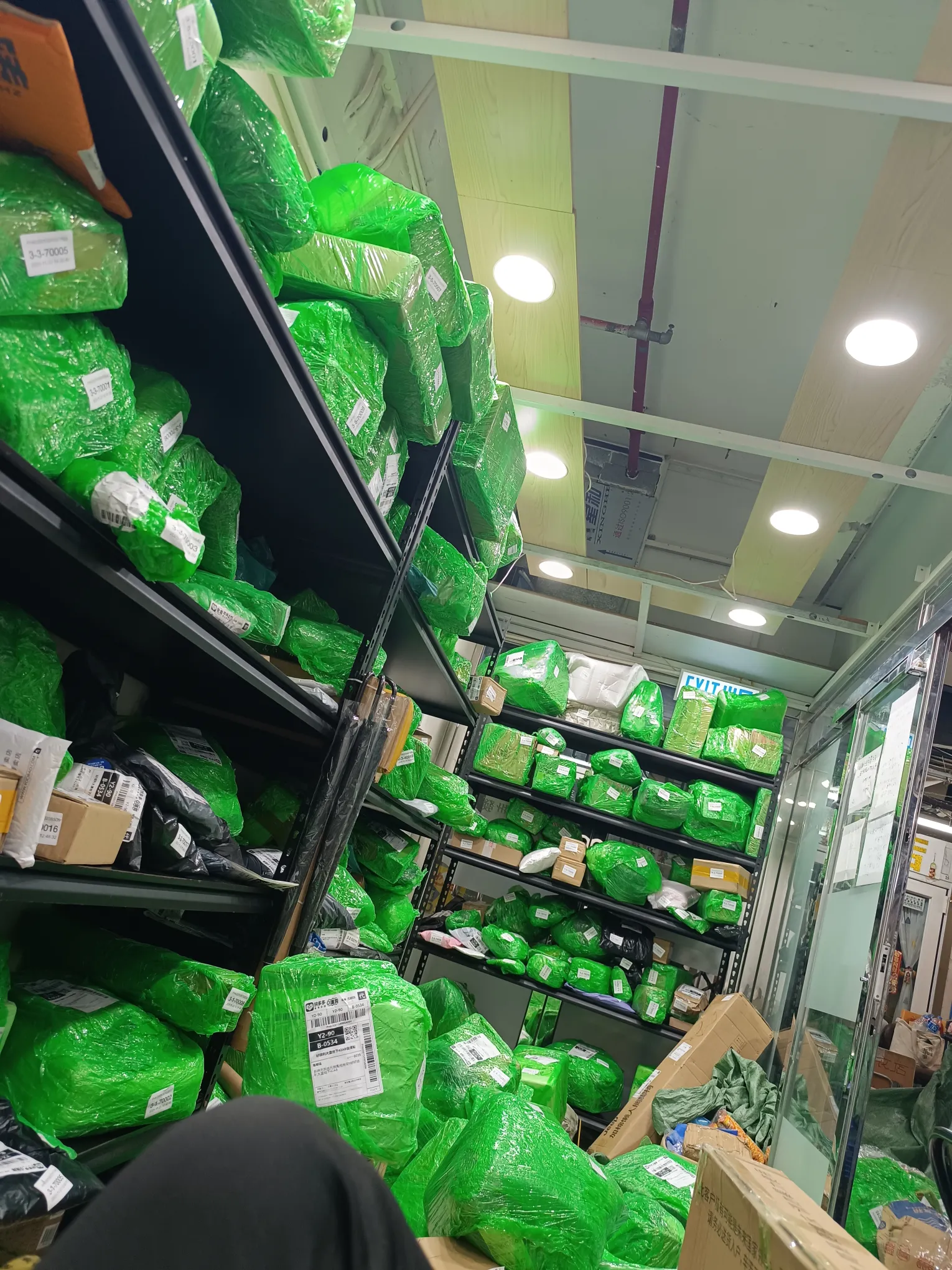 東主補充，現時偶爾貨量增加，只因「兩天的貨一次上齊」，並強調「我又不是神仙，貨量怎麼翻三倍」。