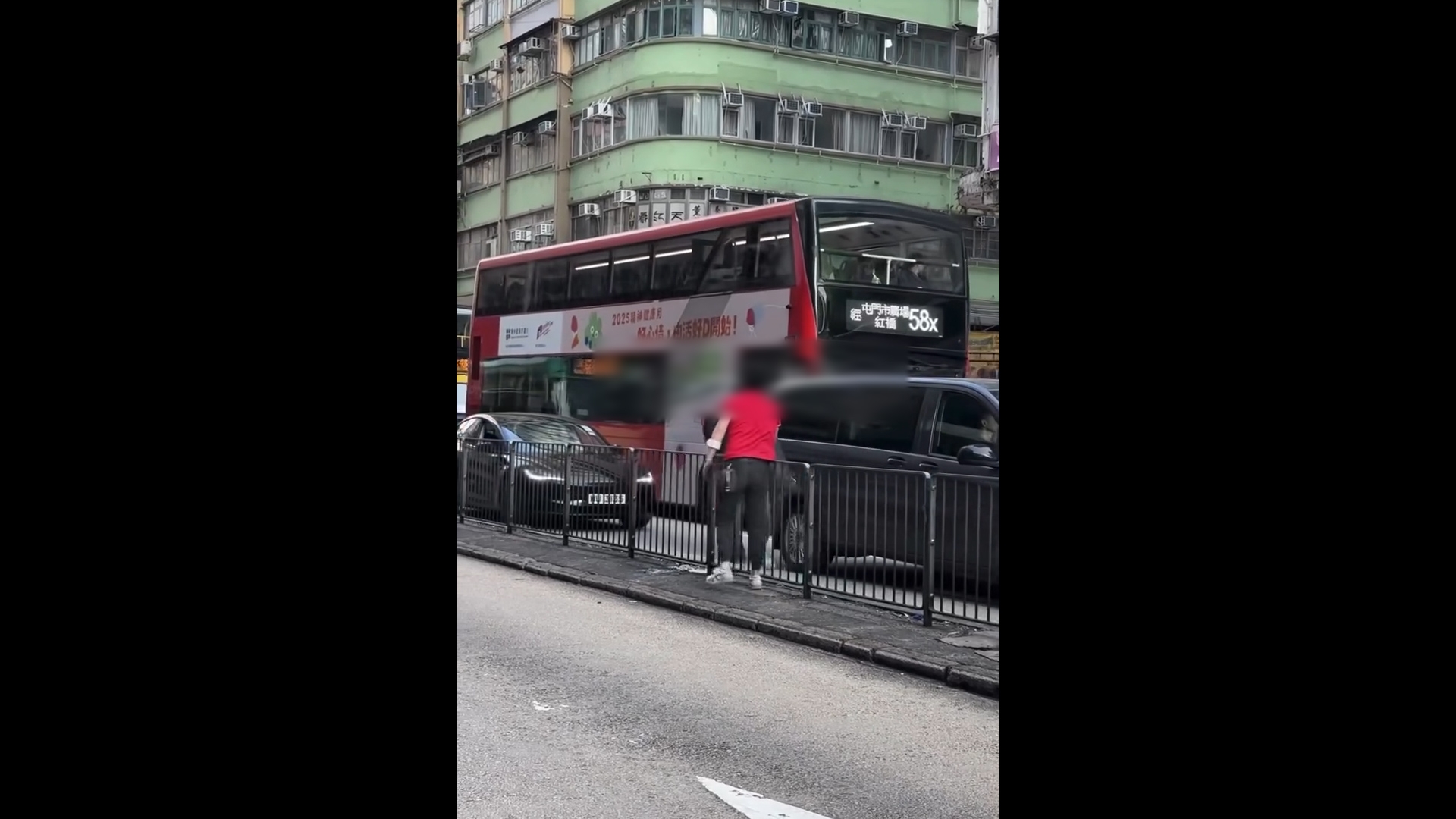 旺角超市店員勇武捉賊追出馬路　片主目擊店員追捕全過程：你支酒仲未俾錢㗎