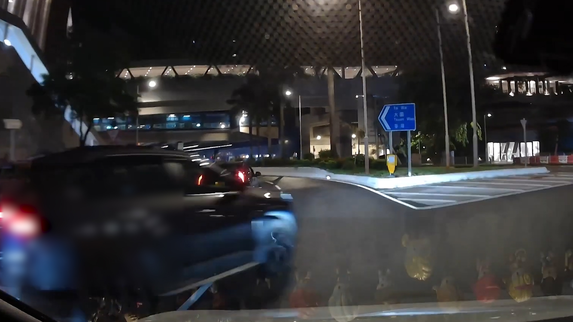 車Cam直擊｜大圍螺旋處私家車強行切線　涉事車主仲疑扔石仔「抗議」