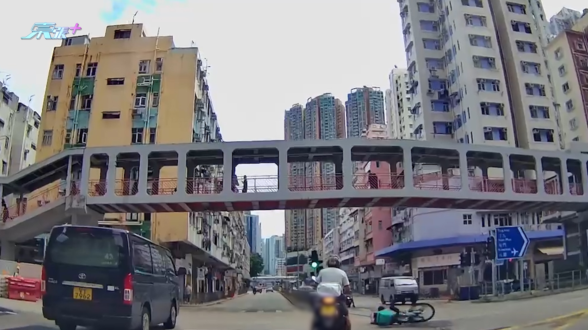 車Cam直擊｜荃灣電單車VS電動單車　馬路橫行撞鐵騎士仲反鬧對方