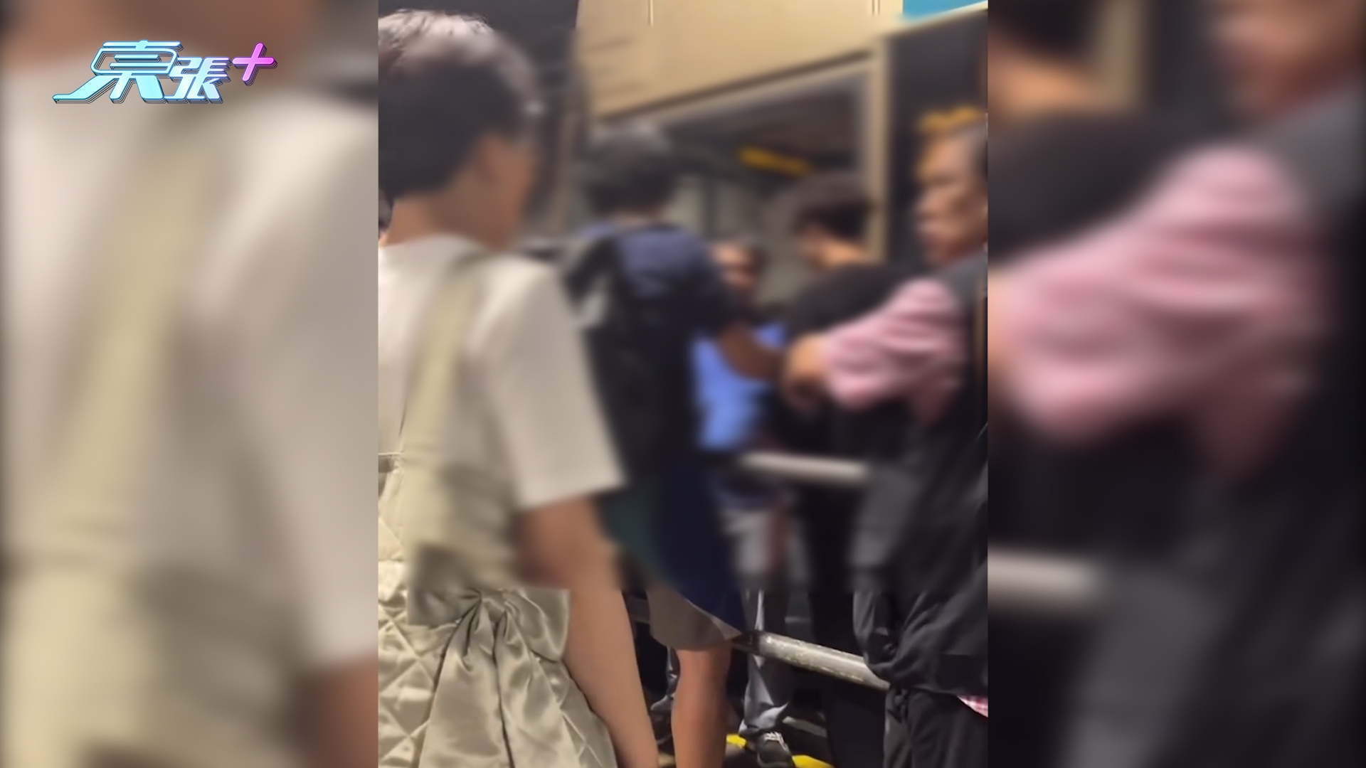 巴士站MMA｜兩男疑因排隊起肢體衝突　雙方情緒激動更動武爭執