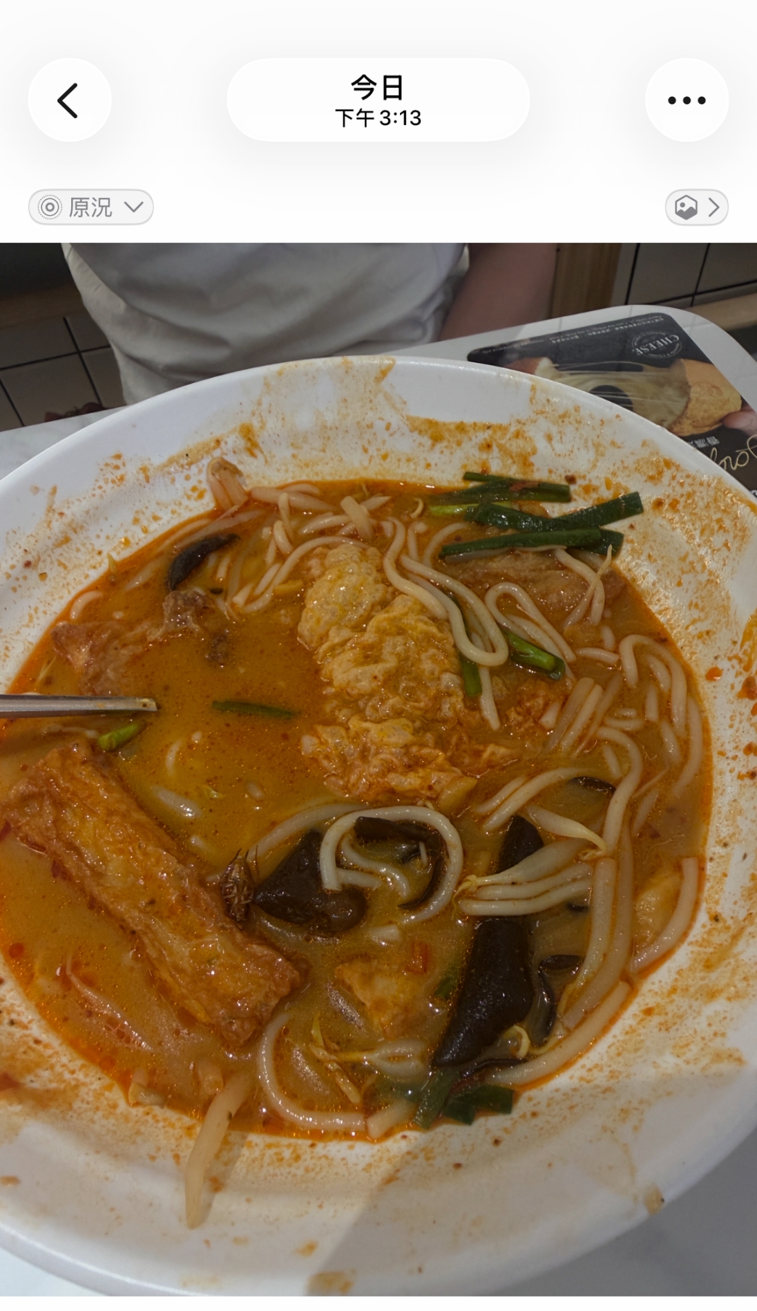 東張西望報料｜馬鞍山食肆米線藏防潮珠及小強　食客怕怕報東張：憂食安風險 （觀眾冼小姐提供）