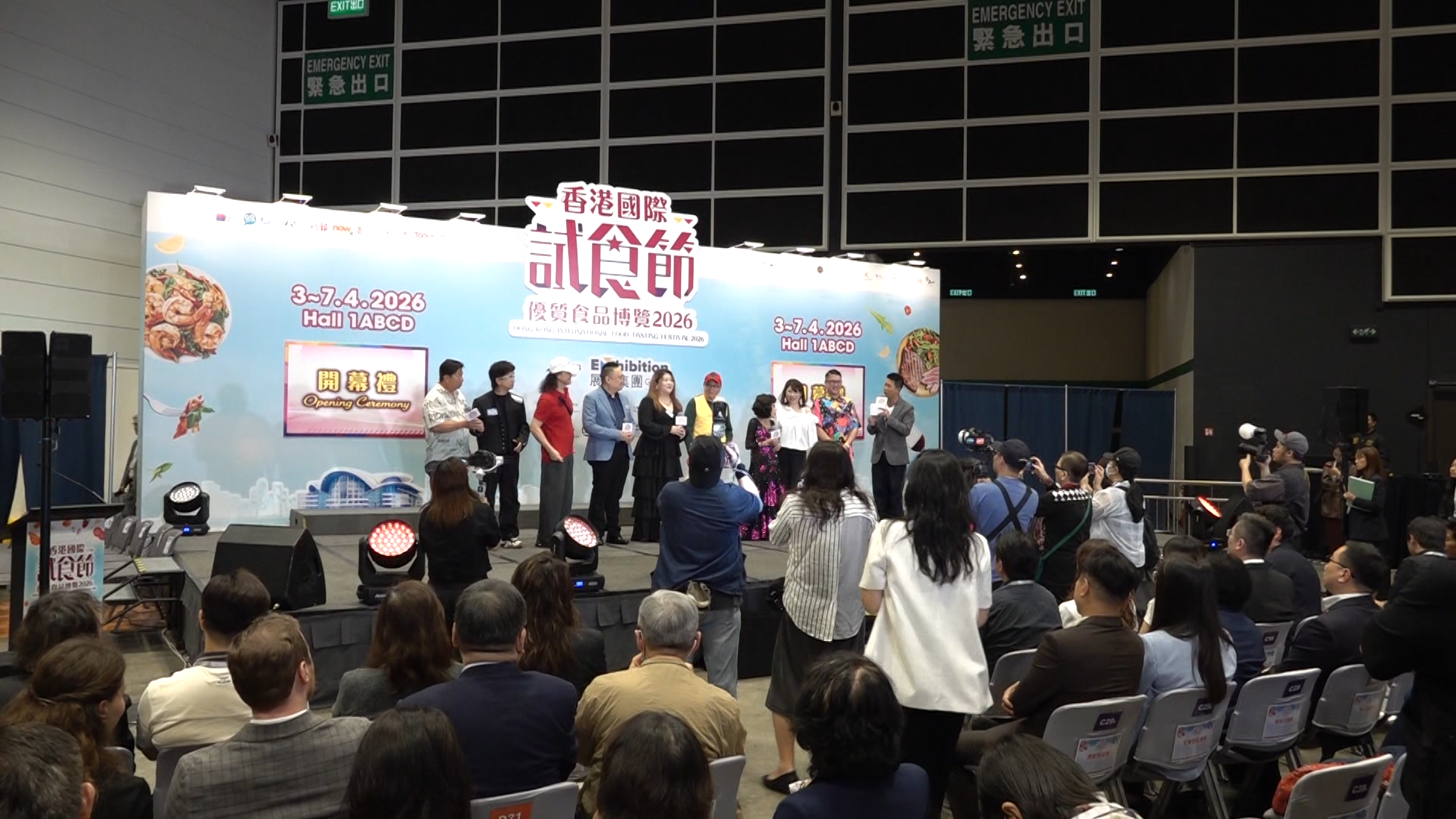 「中年靚聲王音樂會」有十幾位歌手在展會期間大唱經典金曲。