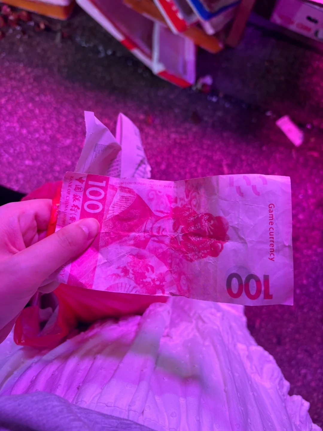 假鈔重現｜旺角水果攤疑找$100假鈔