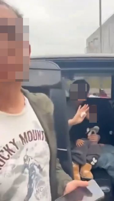 有片｜的士司機不滿被搶客舌戰網約車司機