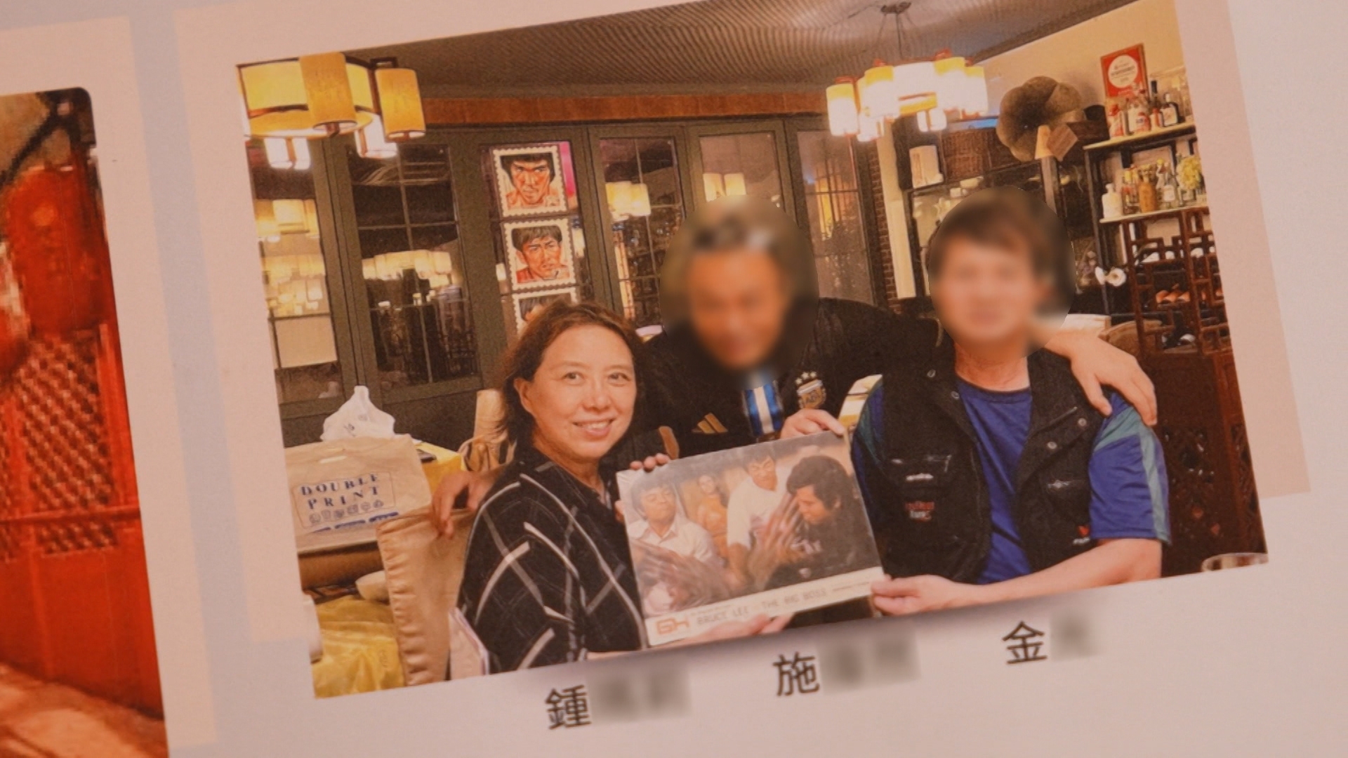 當晚去見鍾太的兩位負責人來頭亦不簡單，其中一位姓金，擁有一個以自己為名的演藝家族，另一位則是姓施的導演。