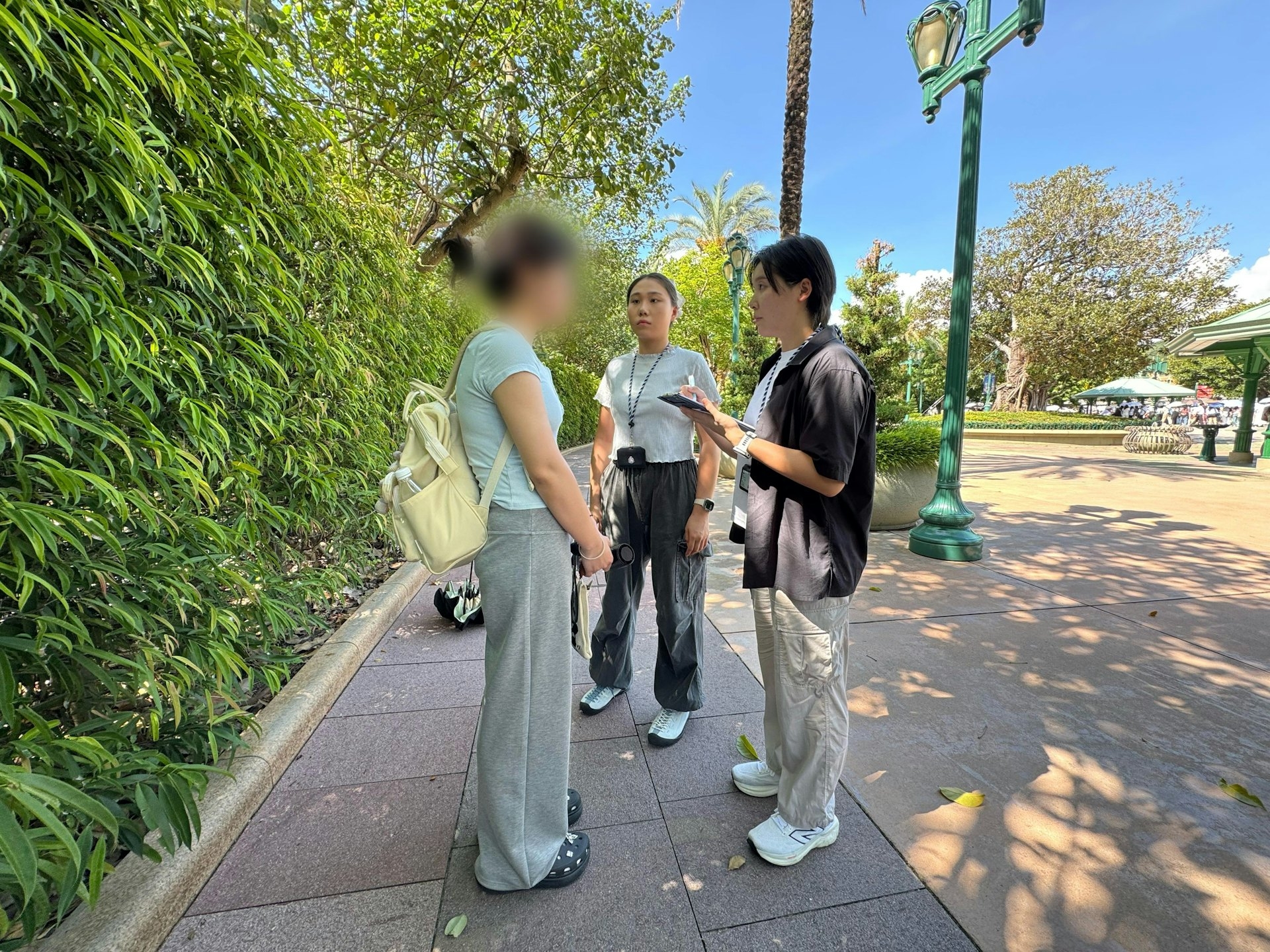 入境處人員在行動中拘捕10人。（入境處圖片）