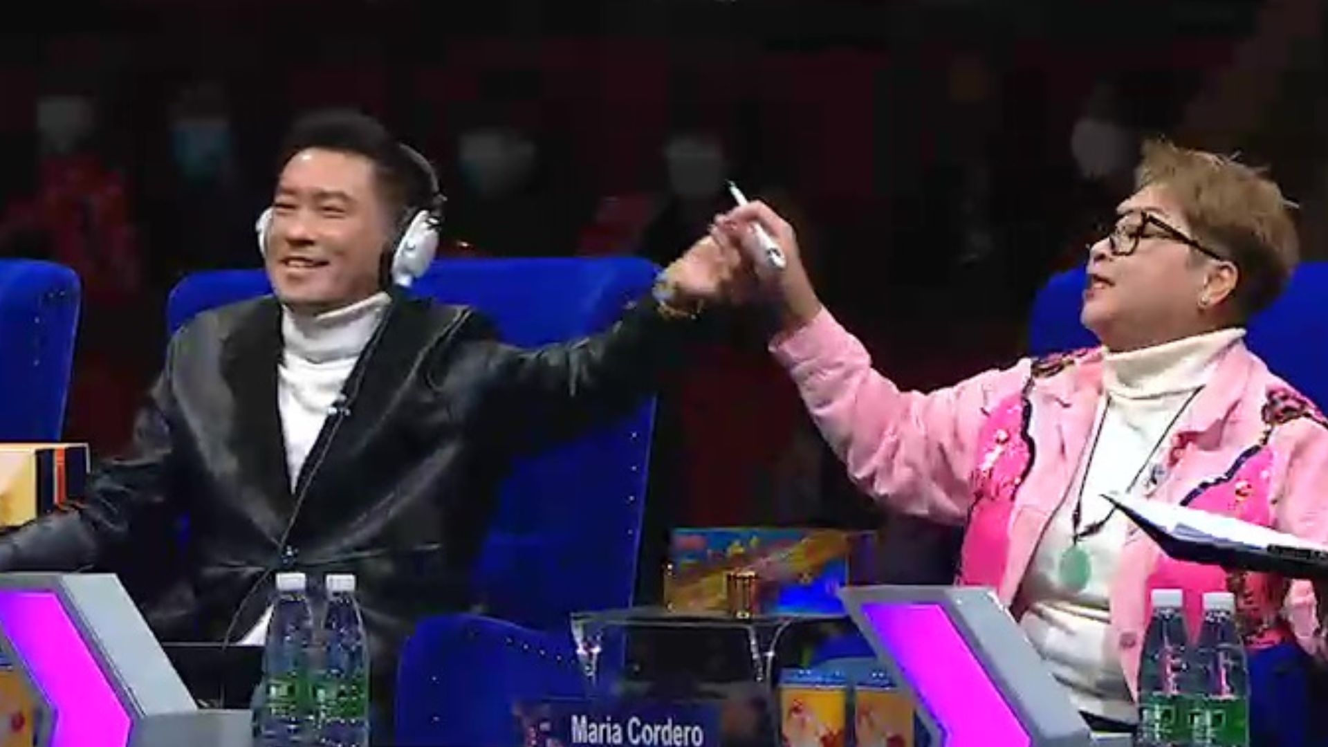 肥媽同張佳添聽到起舞