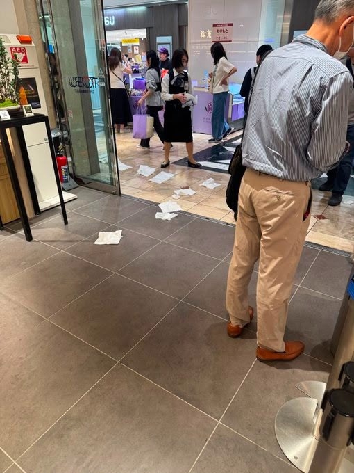 Yodobashi池袋店開幕不久後，發生公眾地方出現糞便事件。（網上圖片）
